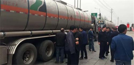 中集凌宇：三晉大地現(xiàn)新潮液罐車，引來200多人圍觀