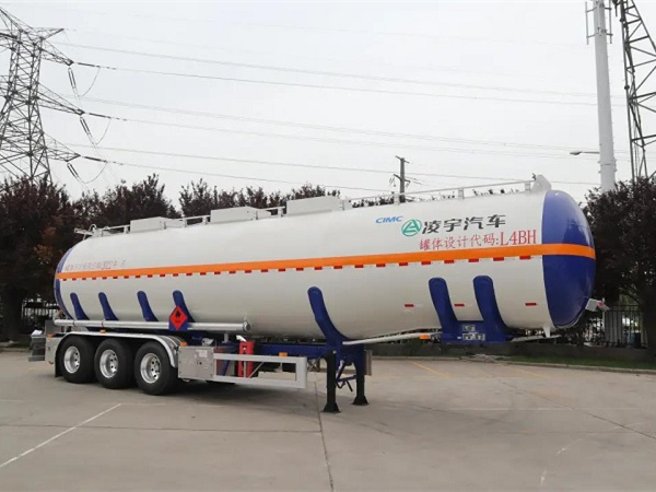 中集凌宇新款鋁合金易燃液體運輸車來了！